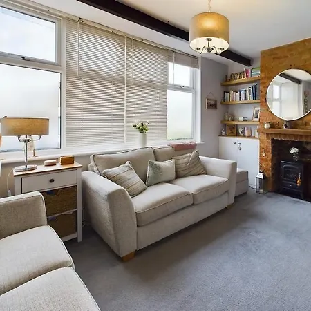 Spacious Home For Travelers